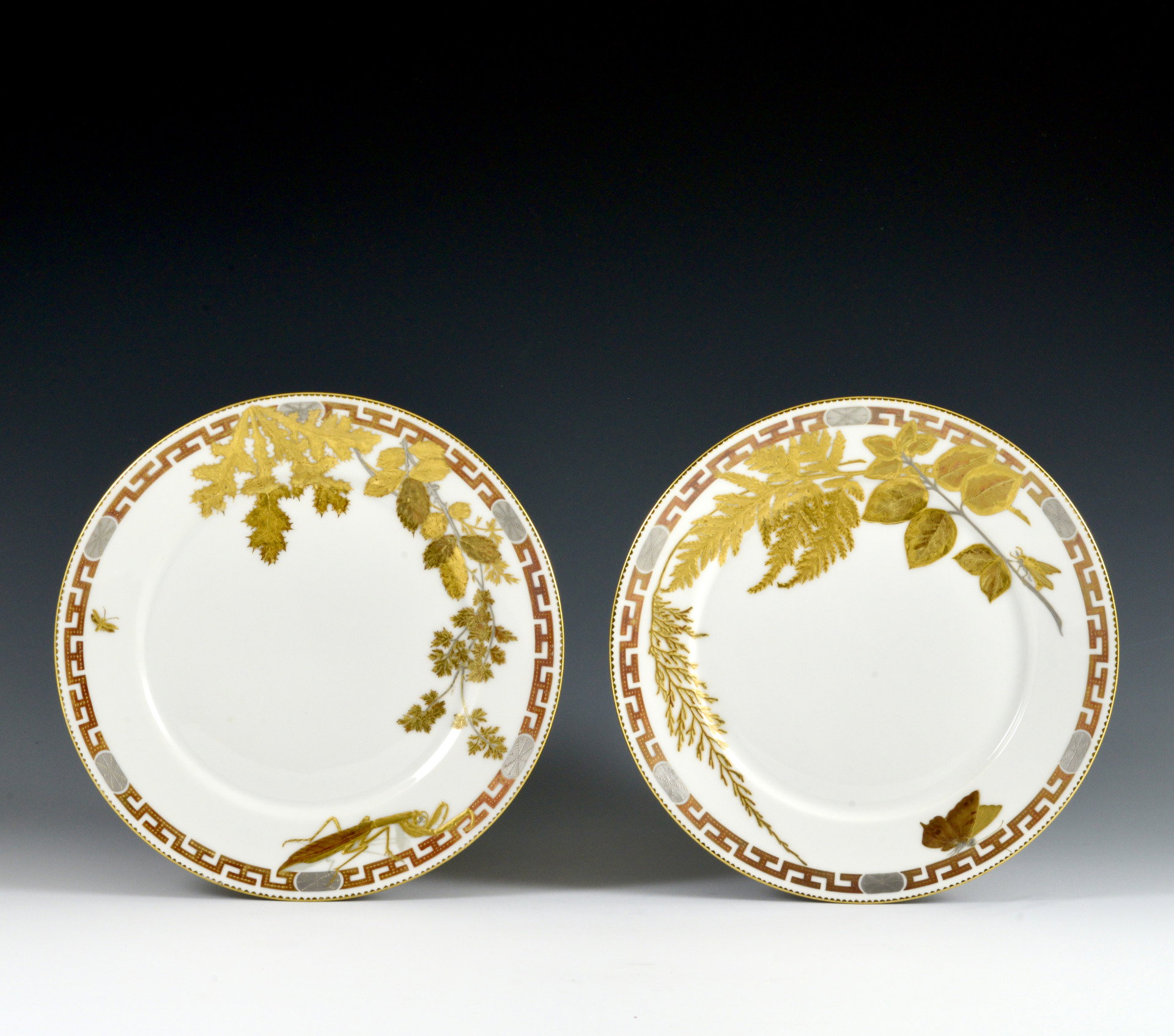 Paire de plats avec décor naturaliste en relief, pâte sur pâte or et platine, inspiré du Japonisme - Manufacture Ginori, vers 1880